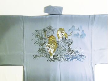 Kimono underwear Hand-printed yuzen men's lintel “Hakusan” (6) Tiger gray